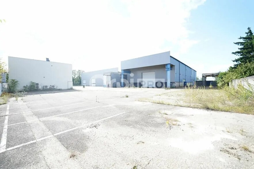 Flex in Saint-Priest for lease - Building Photo - Image 3 of 3