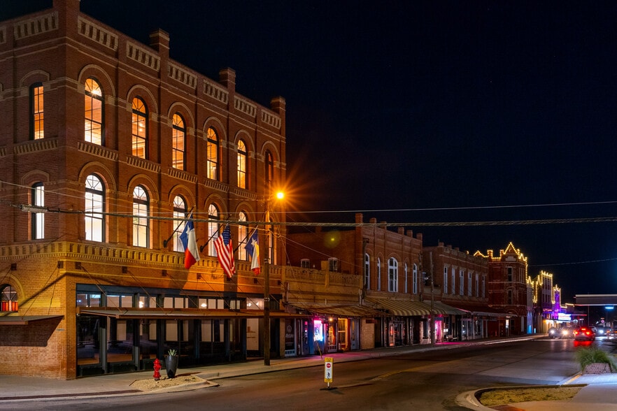119 W San Antonio St, Lockhart, TX for sale - Building Photo - Image 1 of 30