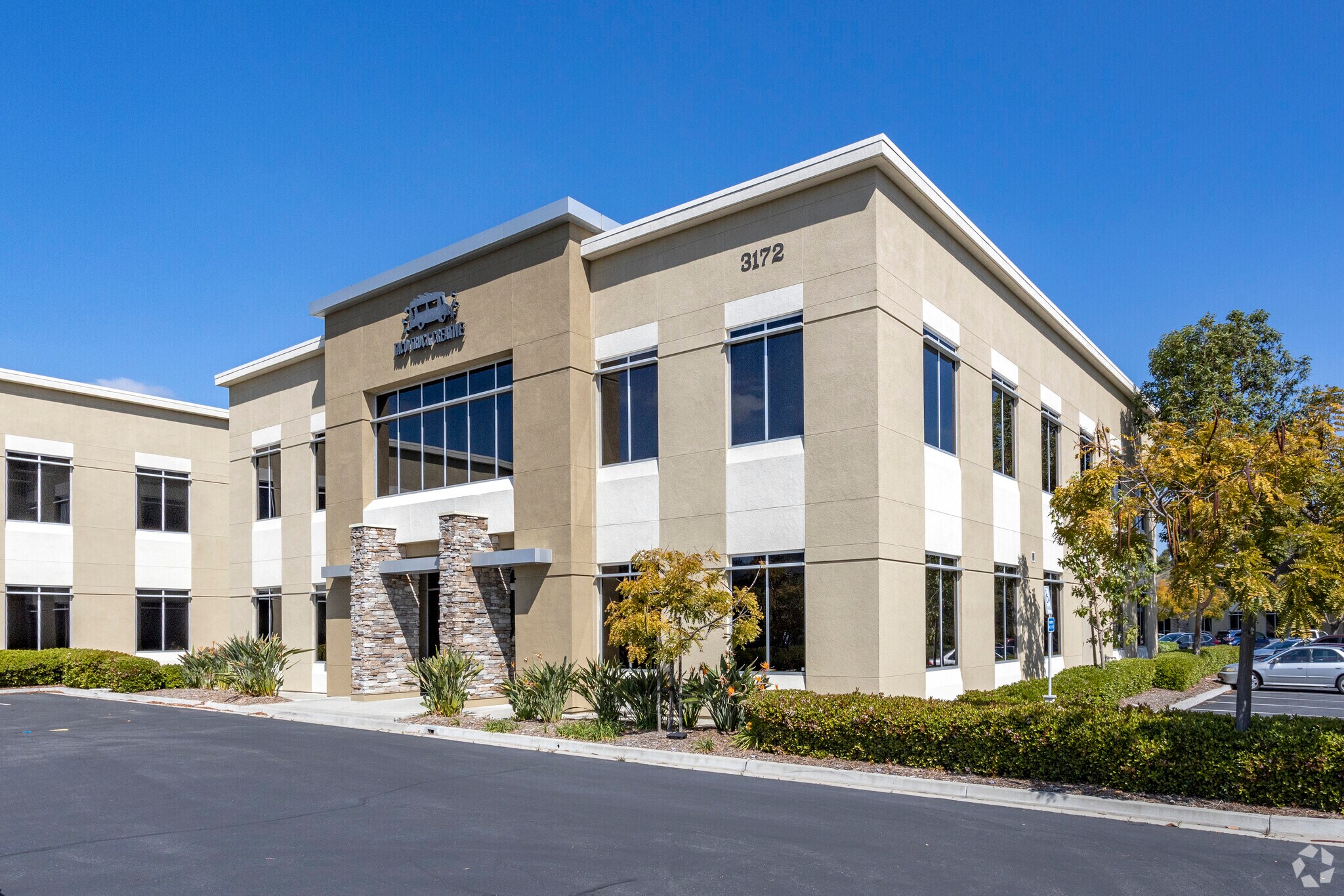 3172 Lionshead Ave, Carlsbad, CA à louer Photo principale- Image 1 de 7