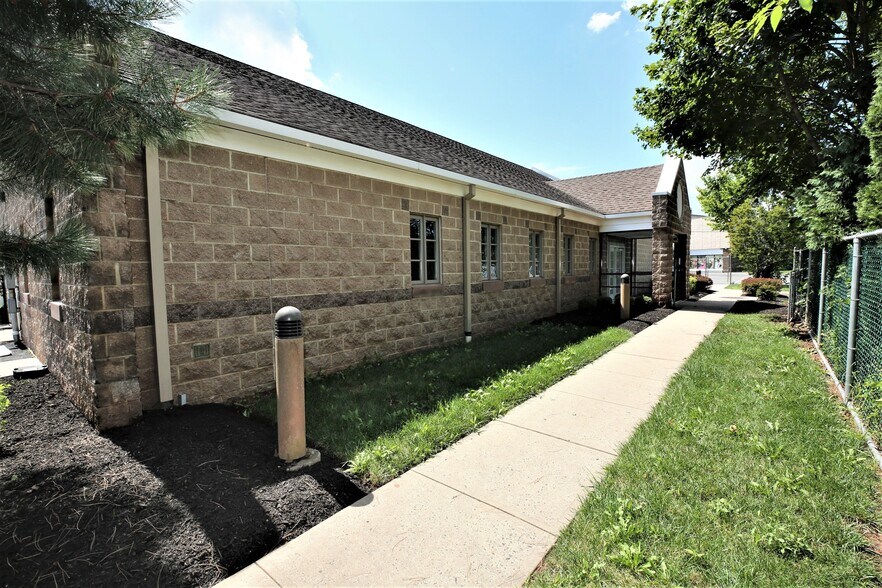 60 Millstone Rd, Somerset, NJ à vendre - Photo du bâtiment - Image 2 de 41