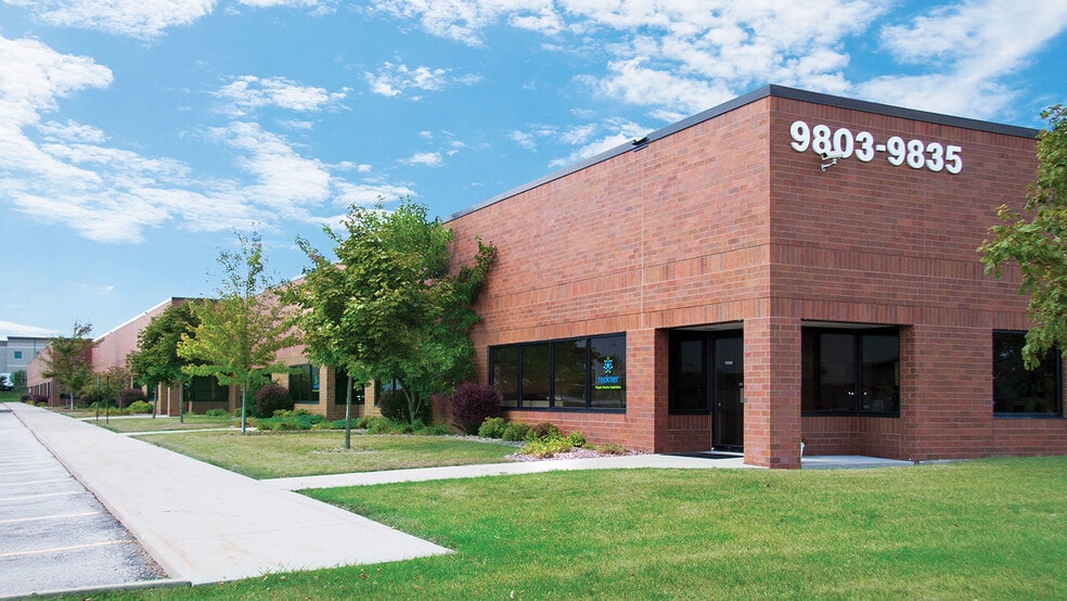 9803-9835 S 13th St, Oak Creek, WI for lease - Building Photo - Image 3 of 9