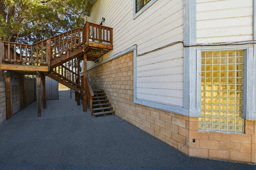 42160 N Shore Dr, Big Bear City, CA à vendre - Photo du bâtiment - Image 3 de 7