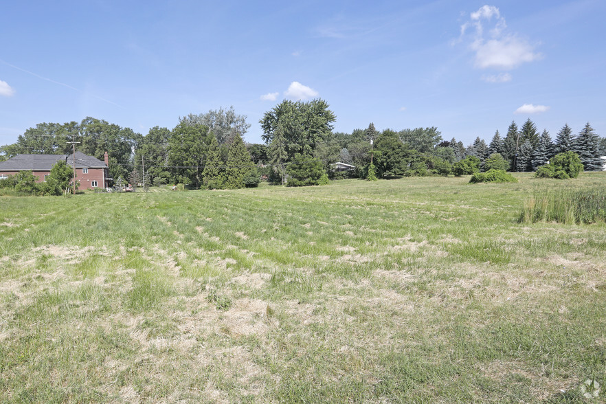 S Rochester Rd, Rochester Hills, MI for sale - Building Photo - Image 1 of 1