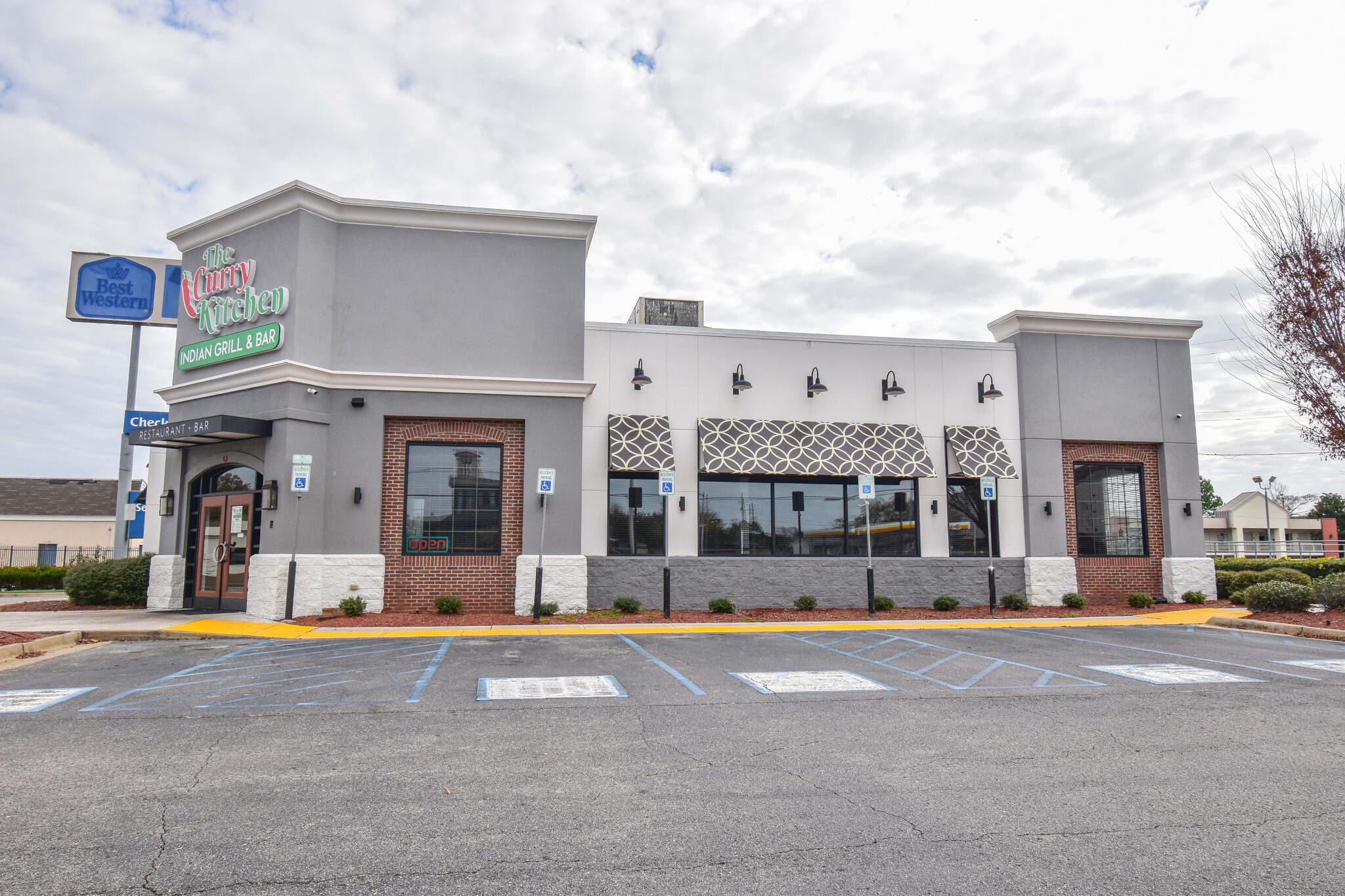 3799 McFarland Blvd E, Tuscaloosa, AL for lease Primary Photo- Image 1 of 12
