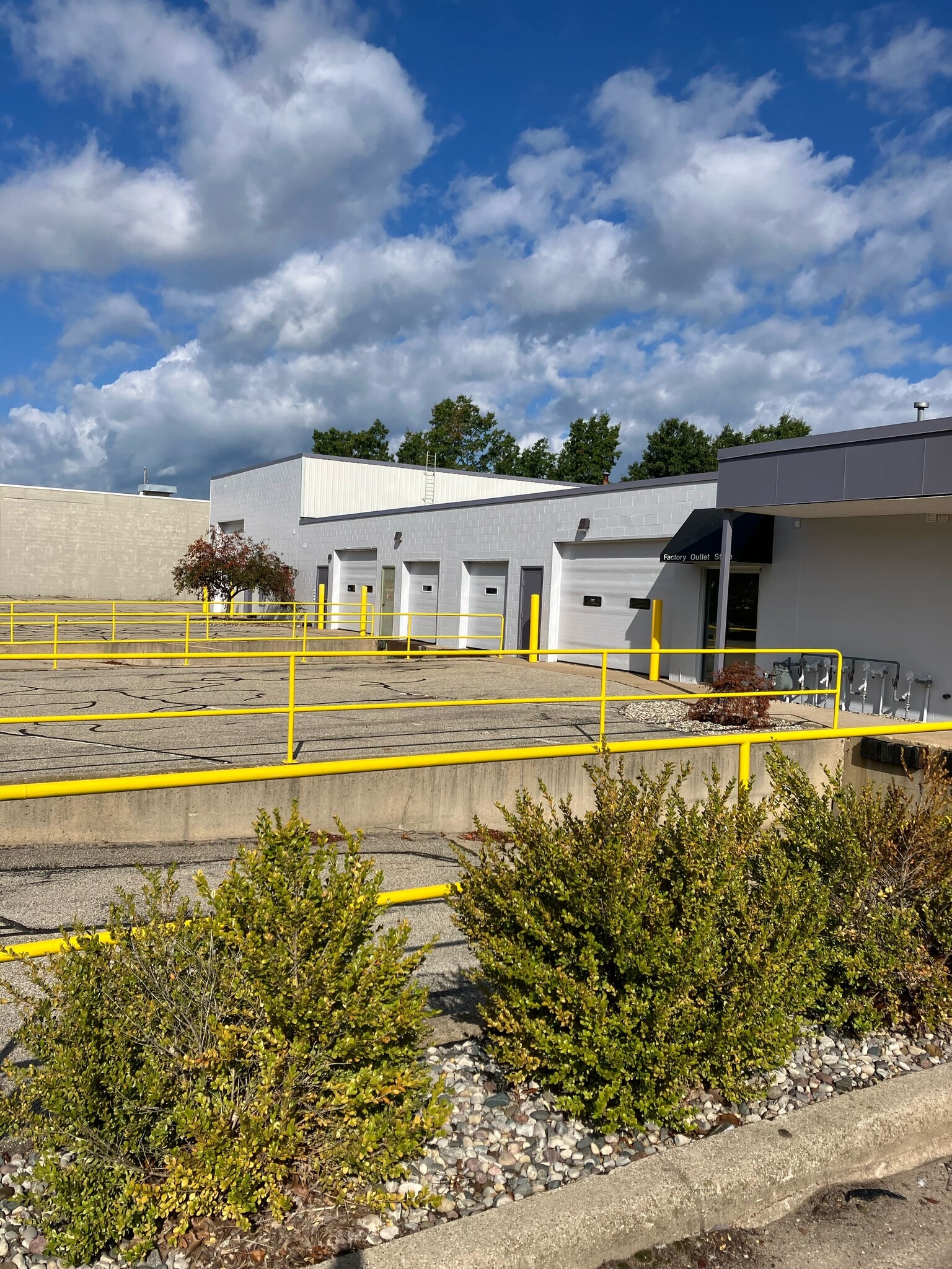 215 Charles St, Holland, MI for lease Building Photo- Image 1 of 11
