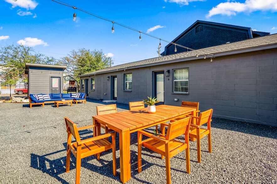 12-Unit Airbnb Portfolio - Houston, TX portfolio of 2 properties for sale on LoopNet.ca - Building Photo - Image 1 of 17