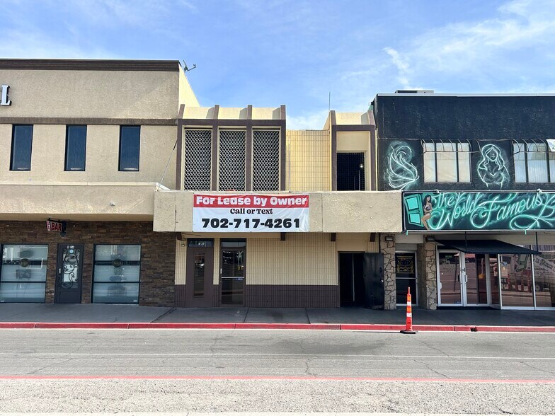 953 E Sahara Ave, Las Vegas, NV à louer - Photo du bâtiment - Image 1 de 9