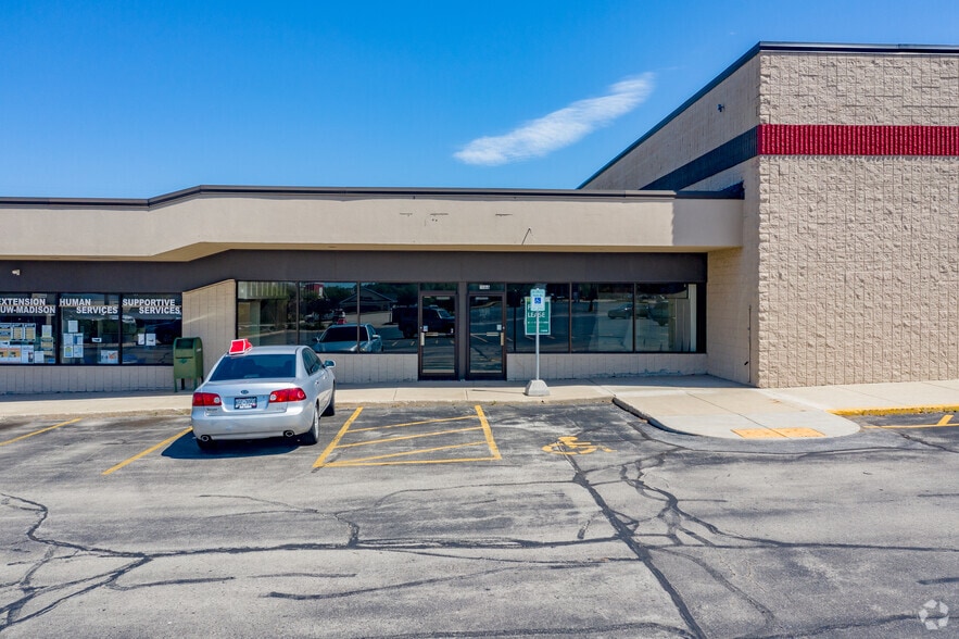1052-1200 Milwaukee Ave, Burlington, WI for lease - Building Photo - Image 2 of 6