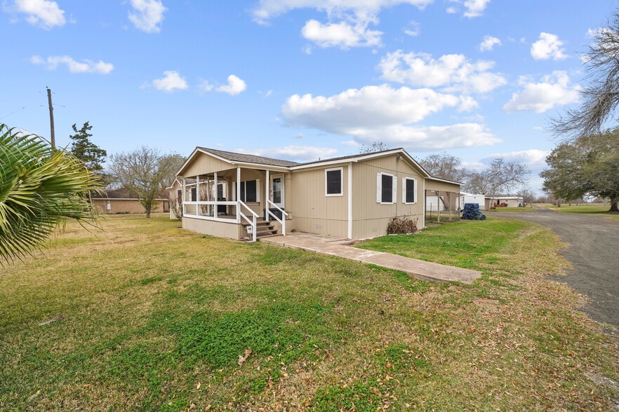 19645 Nordt Rd, Damon, TX à vendre - Photo du bâtiment - Image 3 de 54