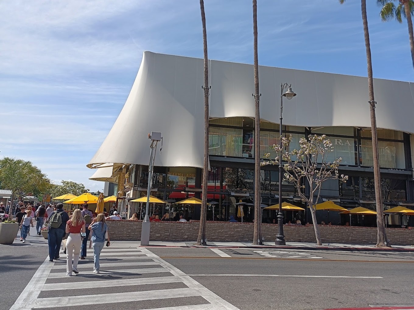 6333 W 3rd St, Los Angeles, CA for lease Interior Photo- Image 1 of 9
