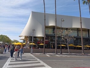 6333 W 3rd St, Los Angeles, CA for lease Interior Photo- Image 1 of 9