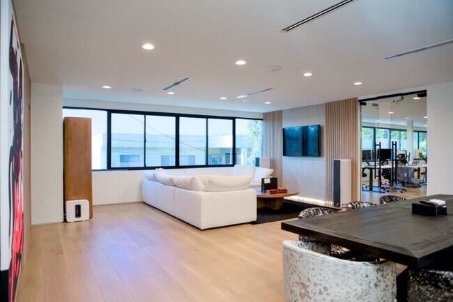 Plus de détails pour 648 N St. Andrews Pl, Los Angeles, CA - Bureau à louer