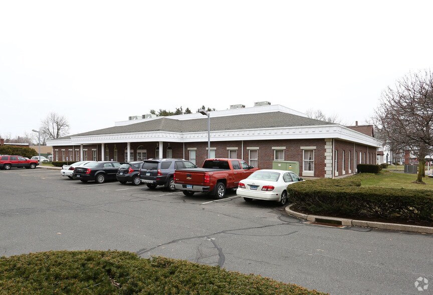 7 N Washington St, Plainville, CT à louer - Photo du bâtiment - Image 2 de 5