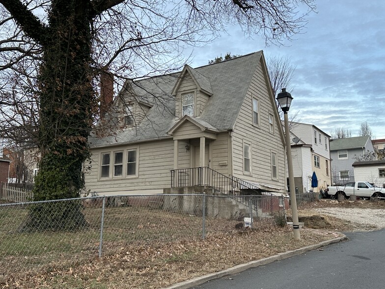 2401 S Shirlington Rd, Arlington, VA for sale - Building Photo - Image 1 of 10