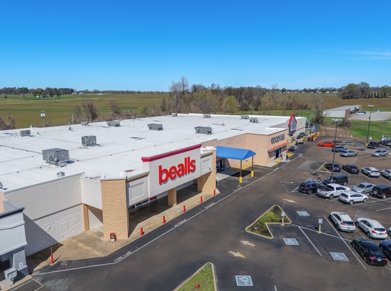 975 Hwy 51 S. Hwy, Covington, TN à vendre - Photo du bâtiment - Image 2 de 3