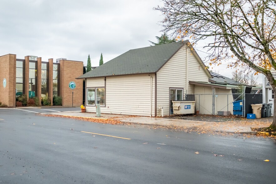 305 Washington St SW, Albany, OR à vendre - Photo du bâtiment - Image 3 de 6