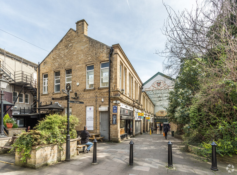 Imperial Arcade, Huddersfield for lease - Building Photo - Image 2 of 9