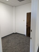 2222 Western Trails Blvd, Austin, TX à louer Photo intérieure- Image 2 de 25