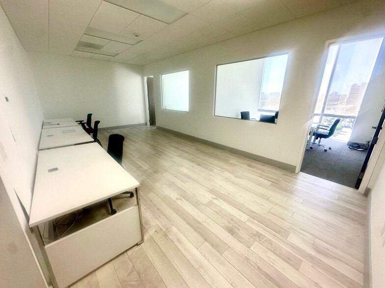 20200 W Dixie Hwy, Aventura, FL for lease - Interior Photo - Image 3 of 26