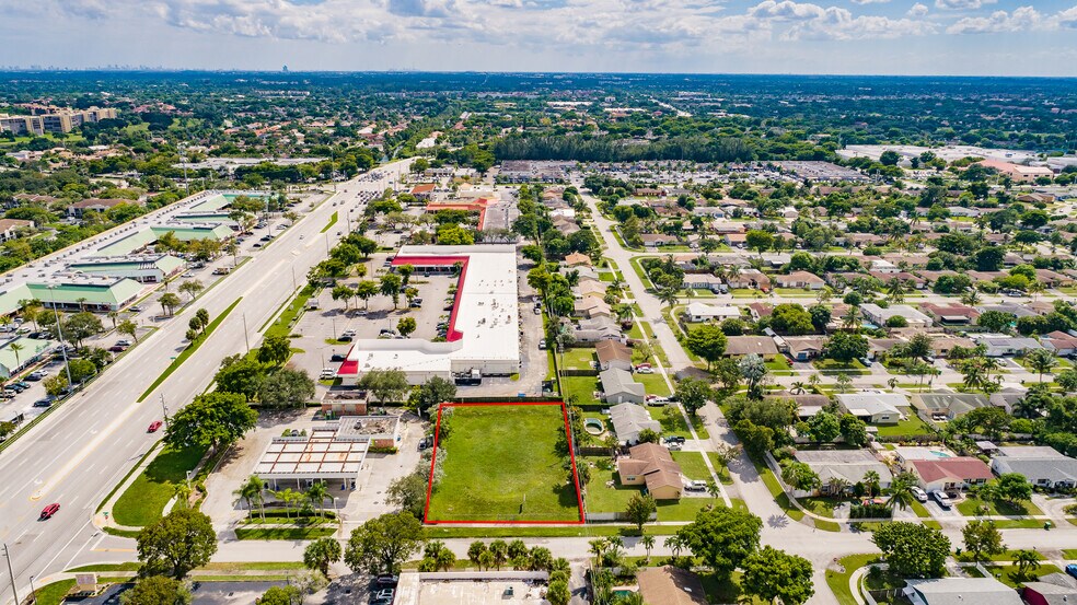 4670 NW 47th St, Tamarac, FL à vendre - Photo du bâtiment - Image 2 de 6