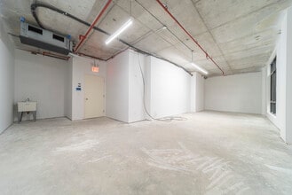 124-28 Queens Blvd, Kew Gardens, NY à louer Photo du bâtiment- Image 2 de 4