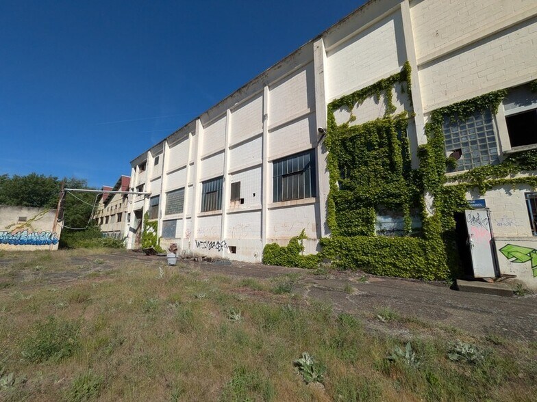 Industrial in Givors for lease - Building Photo - Image 1 of 9