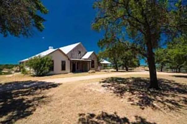 64 Thoroughbred Way, Fredericksburg, TX à vendre Photo du bâtiment- Image 1 de 33