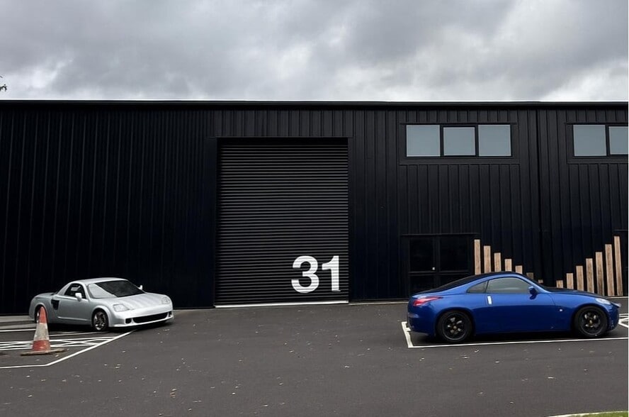 Units 30 & 31 Gatehouse Hub, Neaves Park, Hurstpierpoint for sale - Building Photo - Image 2 of 3