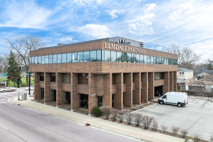 5301 Dempster St, Skokie, IL for lease - Primary Photo - Image 1 of 10