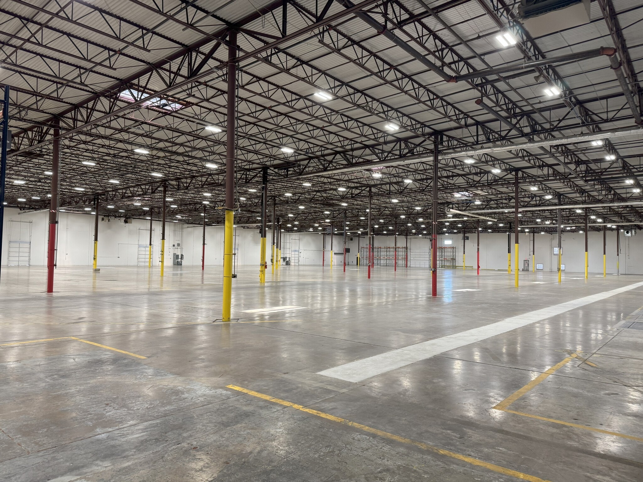 9001-9015 Sterling St, Irving, TX for lease Interior Photo- Image 1 of 2