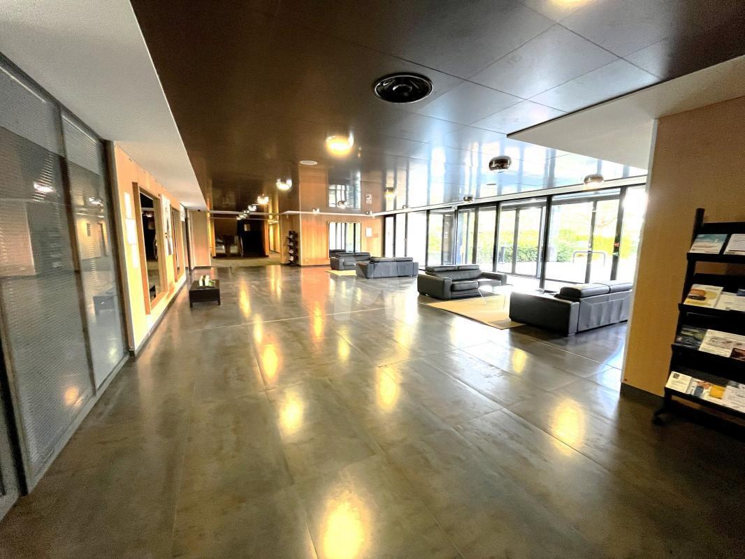 Office in Lieusaint for lease Interior Photo- Image 1 of 2