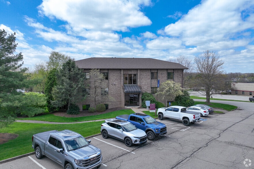 215 Executive Dr, Cranberry, PA à vendre - Photo du bâtiment - Image 3 de 4