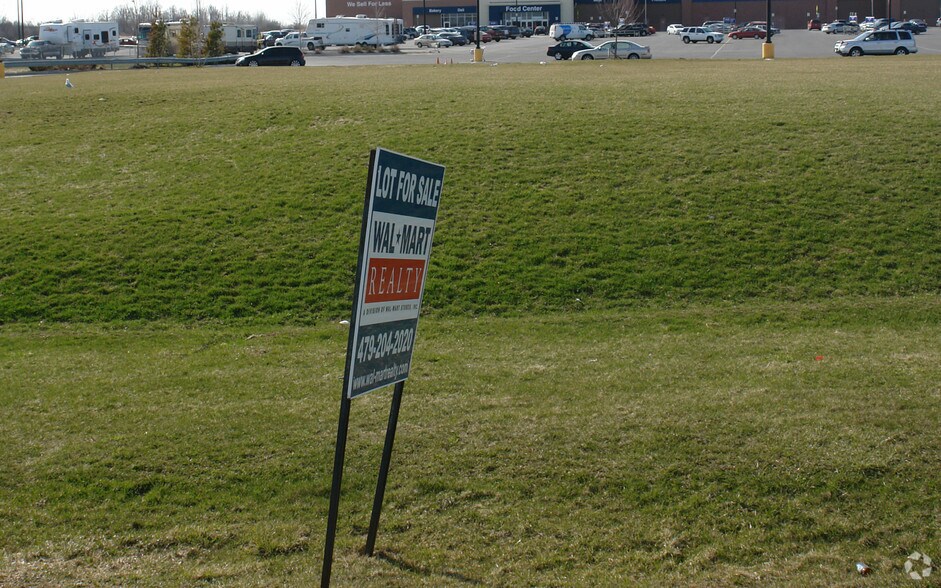 Leray Commons Business Park portefeuille de 3 propriétés à vendre sur LoopNet.ca - Photo du bâtiment - Image 2 de 4