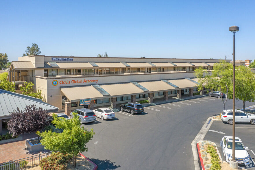 96 E Shaw Ave, Clovis, CA for lease - Building Photo - Image 1 of 7