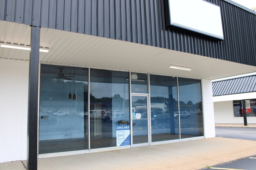 581-621 Old Hickory Blvd, Jackson, TN à louer - Photo du bâtiment - Image 2 de 12