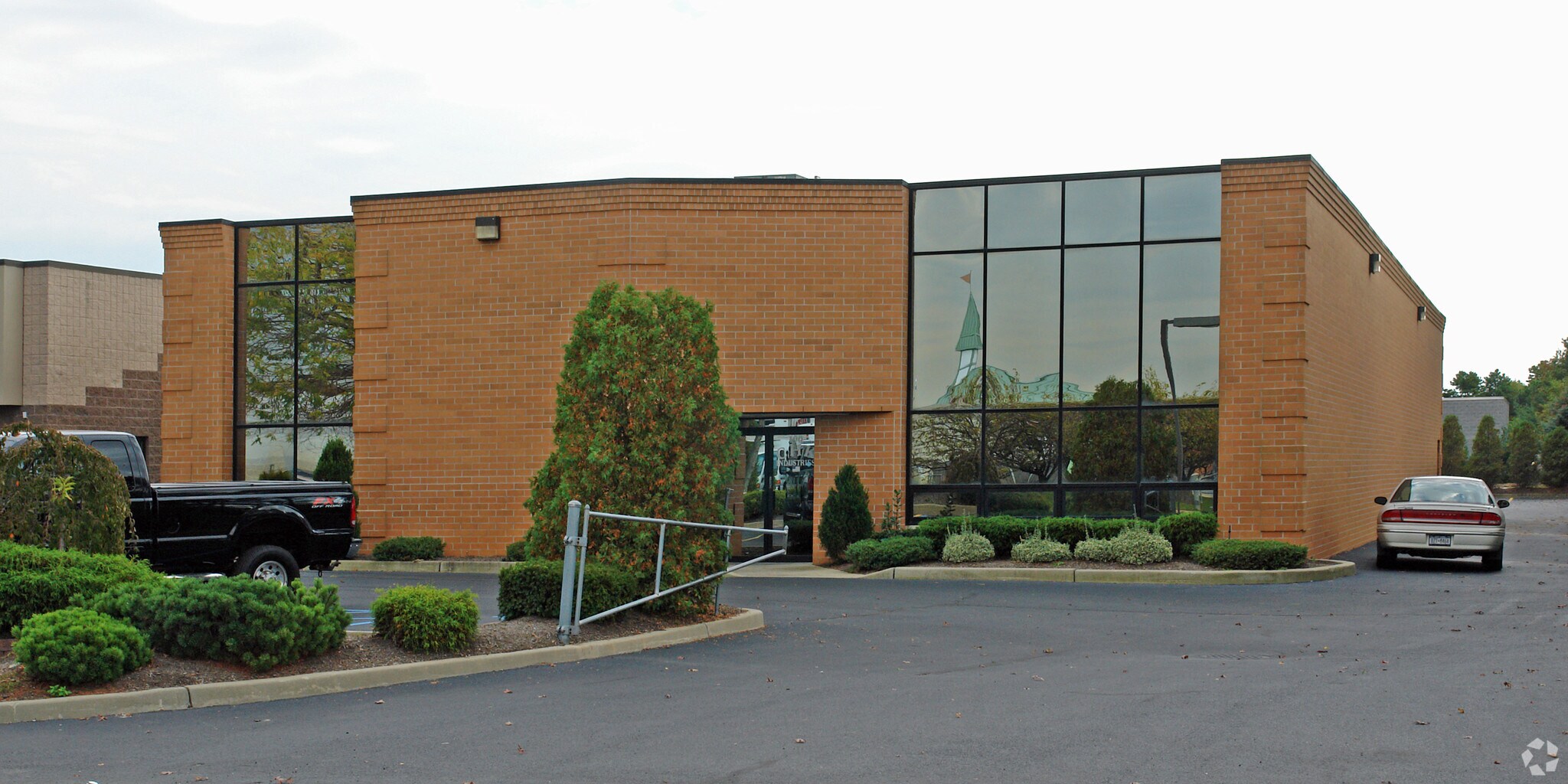 190 Mccormick Dr, Bohemia, NY à vendre Photo principale- Image 1 de 1