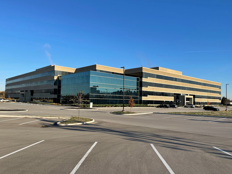 7440 Woodland Dr, Indianapolis, IN for lease - Building Photo - Image 2 of 8