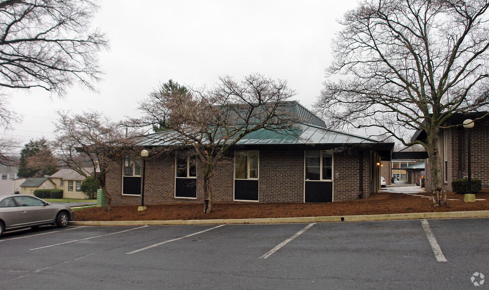 110 Pleasant St NW, Vienna, VA for lease - Building Photo - Image 2 of 15