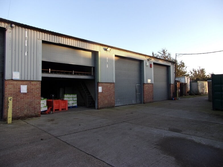 75 Lichfield Rd, Brentwood for lease - Building Photo - Image 2 of 2