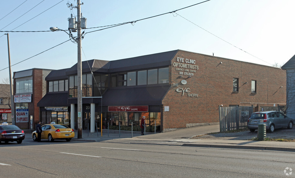 201 King St W, Oshawa, ON à vendre - Photo principale - Image 1 de 1