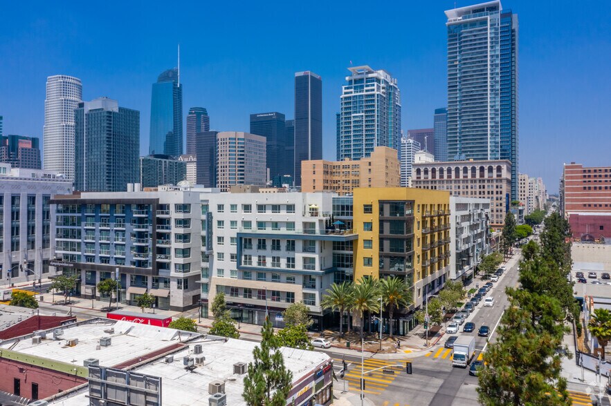 301 W Olympic Blvd, Los Angeles, CA à louer - Photo du bâtiment - Image 2 de 76