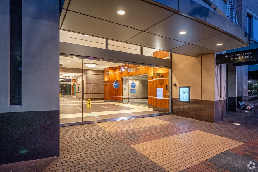 2277 Plaza Dr, Sugar Land, TX à louer - Photo du bâtiment - Image 2 de 7