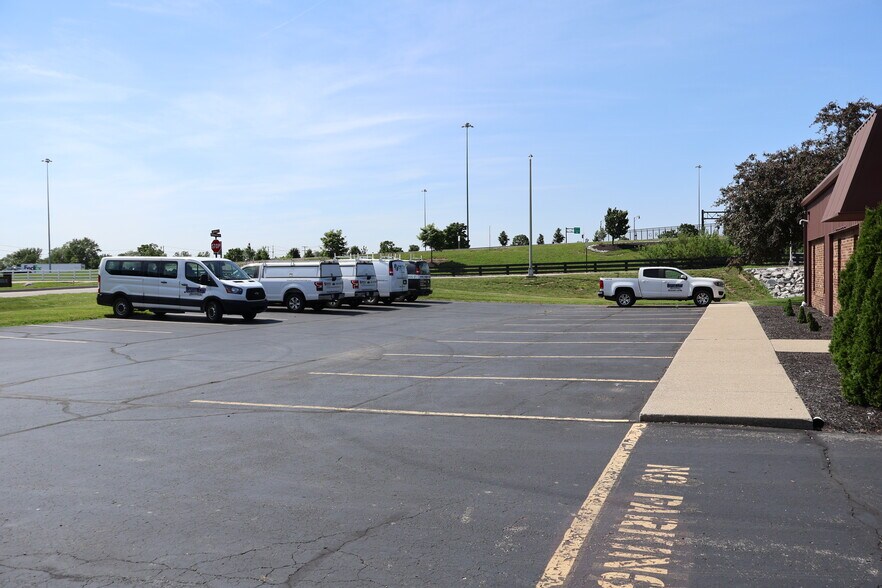6110 Enterprise Pky, Grove City, OH for lease - Building Photo - Image 3 of 9