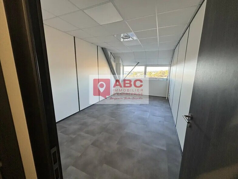 Flex in Frontignan for lease - Building Photo - Image 2 of 6