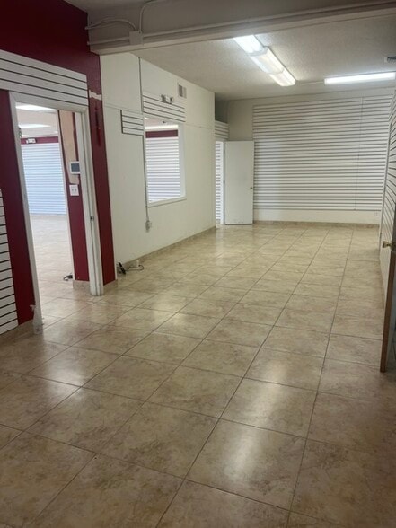 4225-4237 W Sahara Ave, Las Vegas, NV for lease - Interior Photo - Image 3 of 7