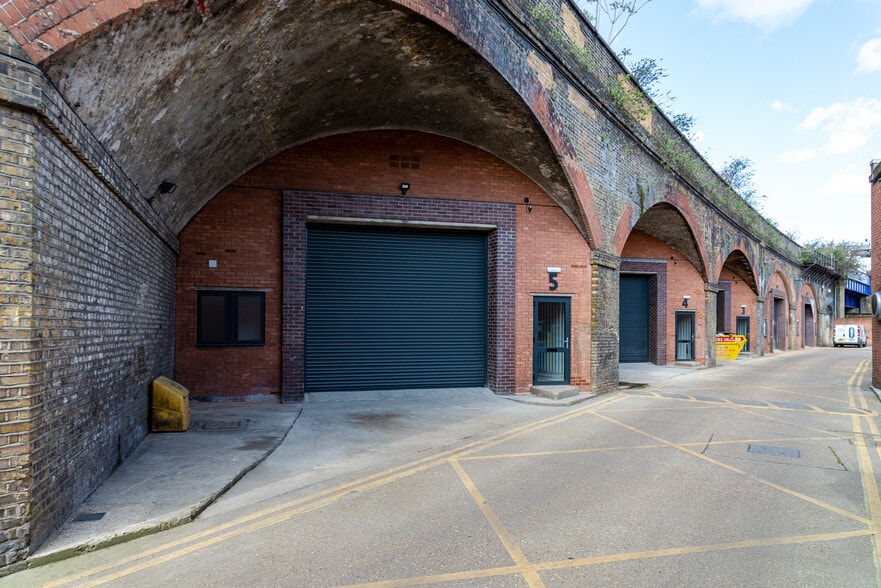 Bermondsey Trading Estate, London for lease - Building Photo - Image 3 of 11
