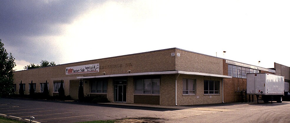 560 S Hicks Rd, Palatine, IL à louer - Photo du bâtiment - Image 3 de 5