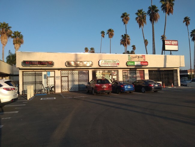 Plus de détails pour 20451-20475 Sherman Way, Canoga Park, CA - Commerce de détail à louer