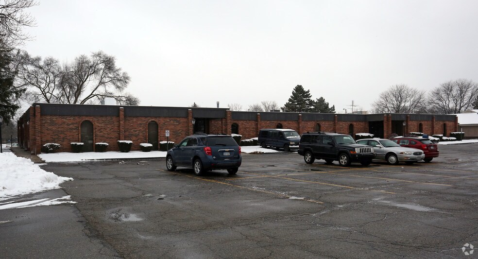 5080 W Bristol Rd, Flint, MI à louer - Photo du bâtiment - Image 2 de 4