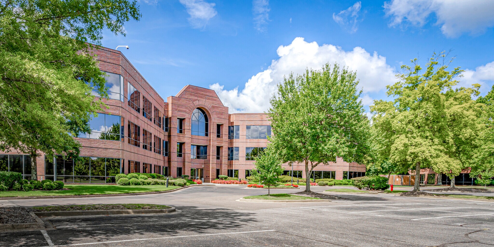 8245 Tournament Dr, Memphis, TN for lease Building Photo- Image 1 of 24